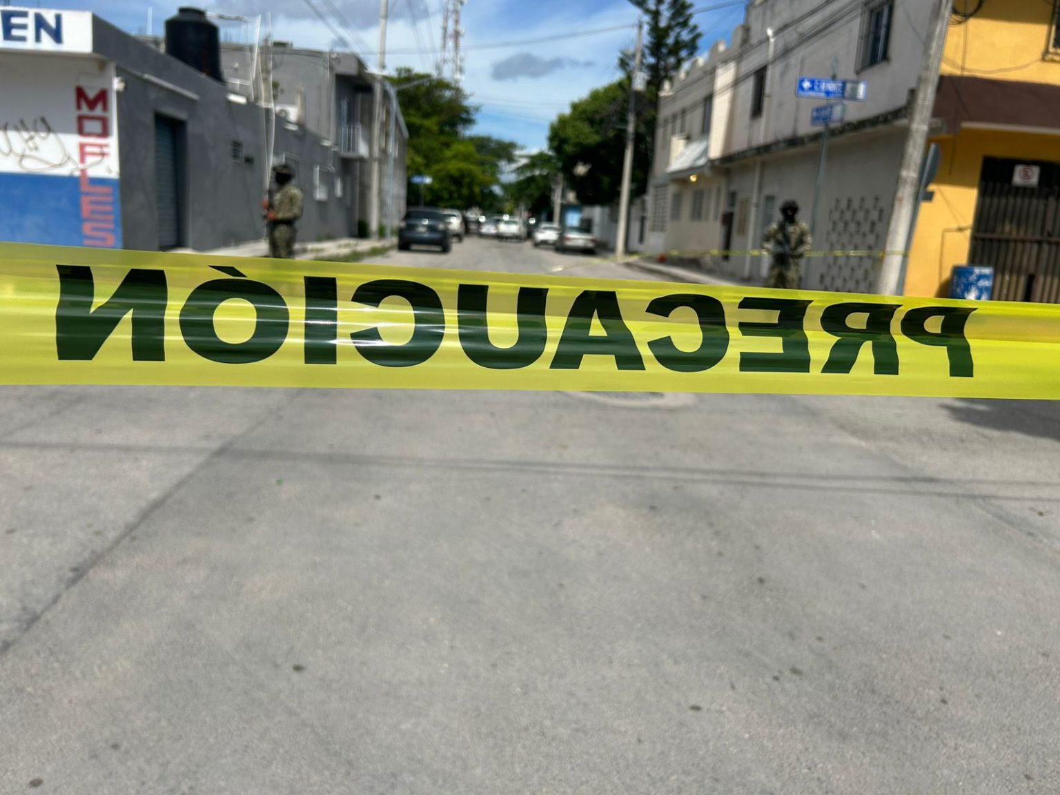 Catean federales una casa en la Colosio y aseguran a cuatro sujetos y drogas