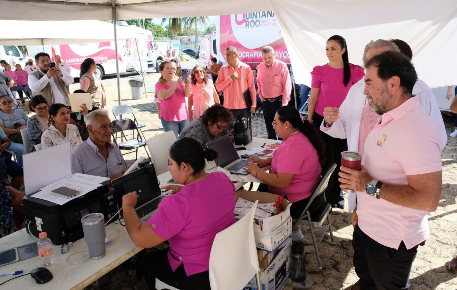 Llegan caravanas de salud al Congreso del Estado