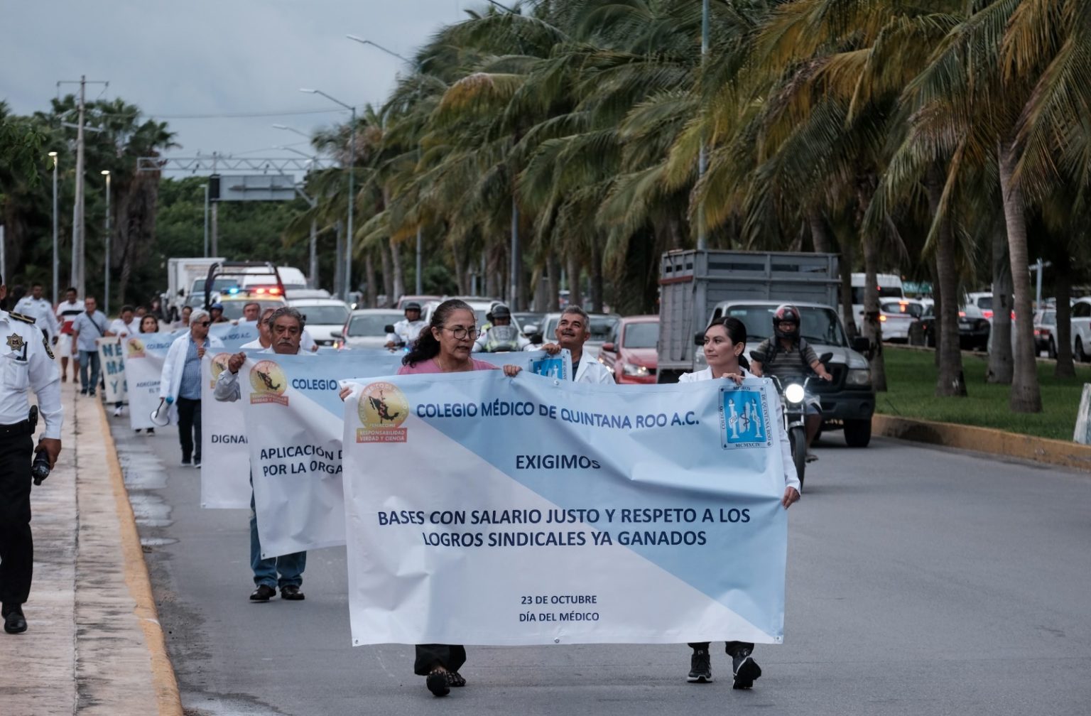 NADA QUE FESTEJAR: Protestan médicos en Cancún por falta de medicamentos