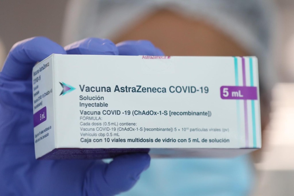 Cofepris da opinión favorable a vacuna de Pfizer contra COVID-19 y se la niega a AstraZeneca - vacuna-astrazeneca-refuerzo-1024x683