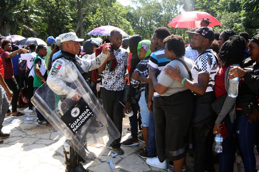 Dos detenidos y 10 heridos tras trifulca de miles de migrantes en Chiapas - tapachula-migrantes-trifulca-comar-3-1024x683