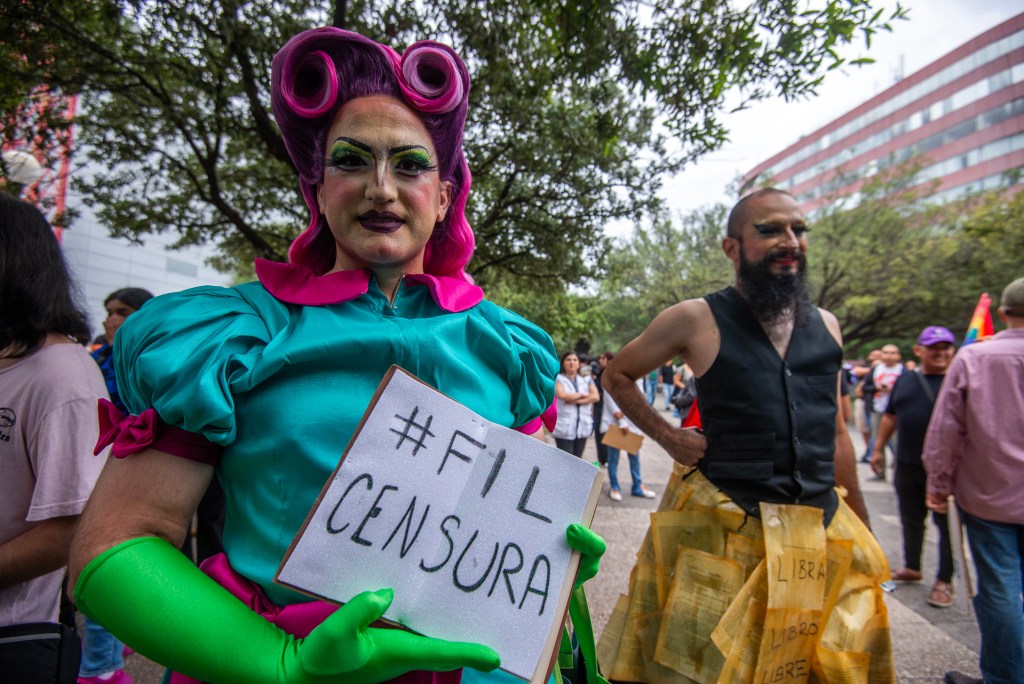 'Drag queens' protestan contra la censura en la FIL Monterrey - drag-queens-protestan-contra-la-censura-en-la-fil-monterrey-2-1024x684