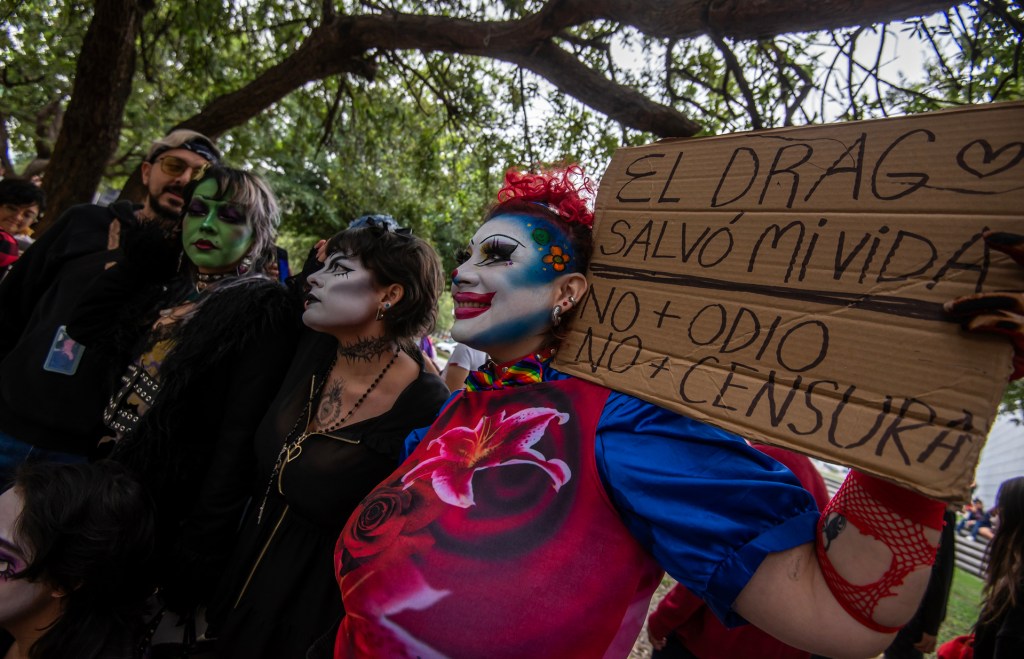 'Drag queens' protestan contra la censura en la FIL Monterrey - drag-queens-protestan-contra-la-censura-en-la-fil-monterrey-3-1024x659