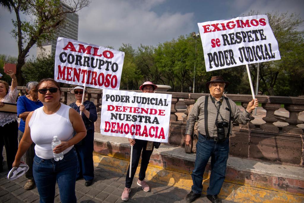 Exigen en 20 ciudades no extinguir fideicomisos del Poder Judicial - marcha-en-defensa-del-poder-judicial-de-la-federacion-1024x684