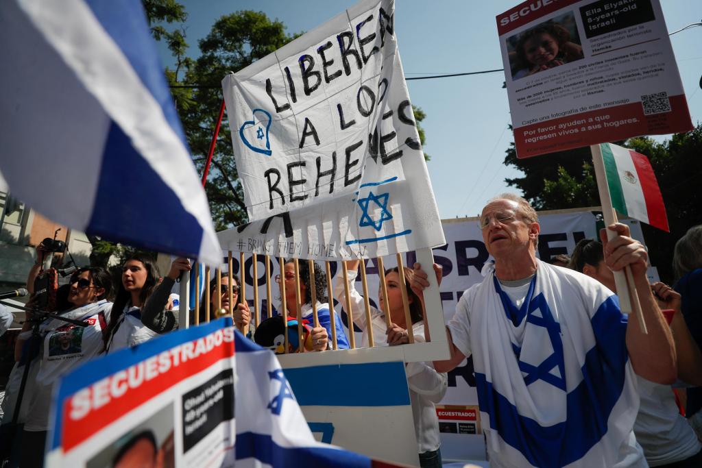 Protestan en Embajada de Israel por liberación de mexicanos secuestrados por Hamás - protesta-en-embajada-de-israel-en-cdmx-1024x683