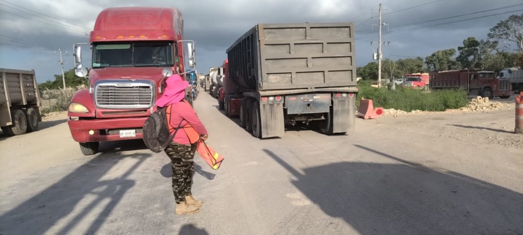 DIEZ HORAS DE BLOQUEO: Liberan carretera federal en Juan Sarabia, Gobierno contará las casas dañadas por explosiones del Tren Maya