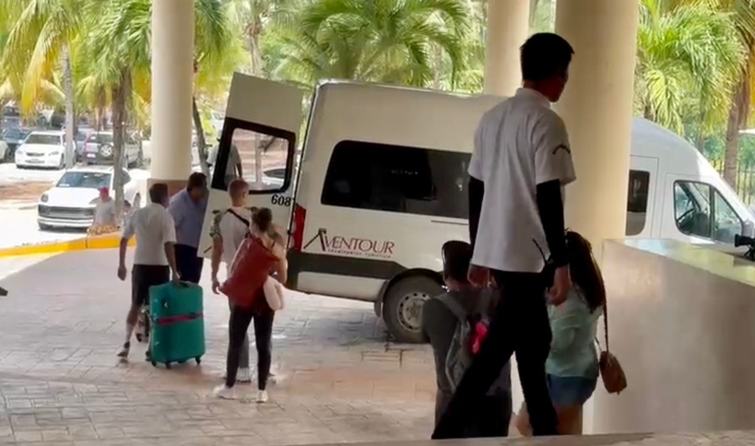 Migrantes se están empleando formalmente en la industria turística