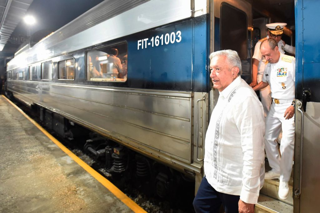 trenes AMLO López Obrador vías férreas