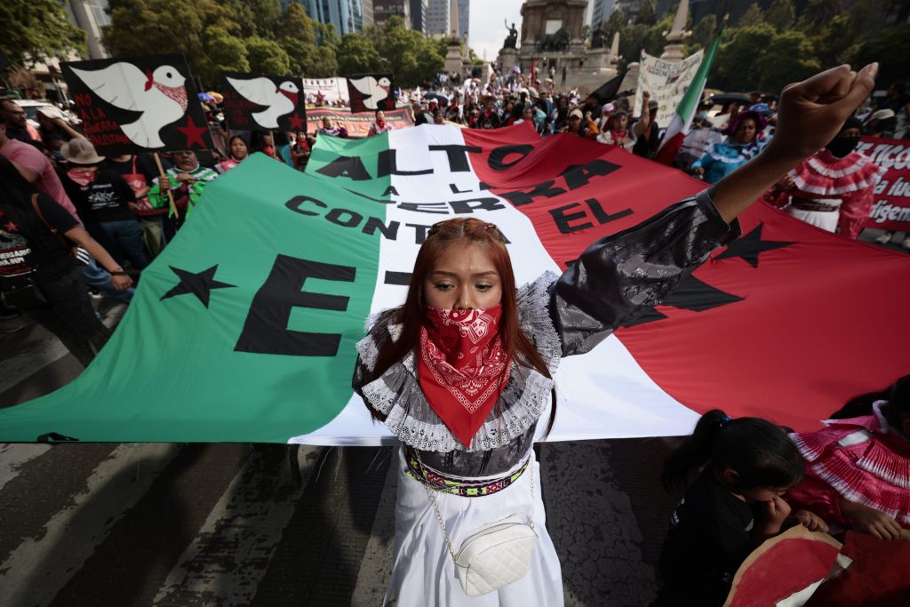 Marchan para exigir cese de ataques contra comunidades zapatistas. Foto de EFE