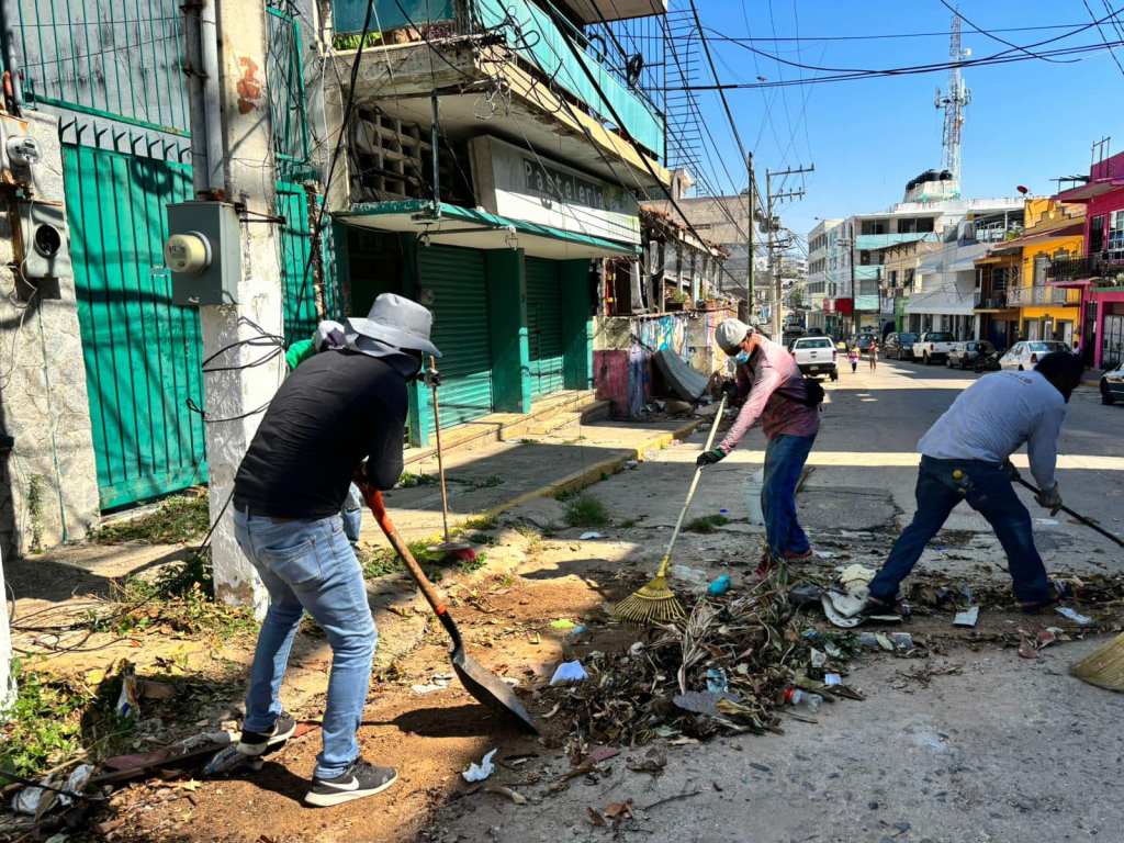 Preocupación en Acapulco por la acumulación de basura tras Otis - acapulco-limpieza-guerrero-1024x768