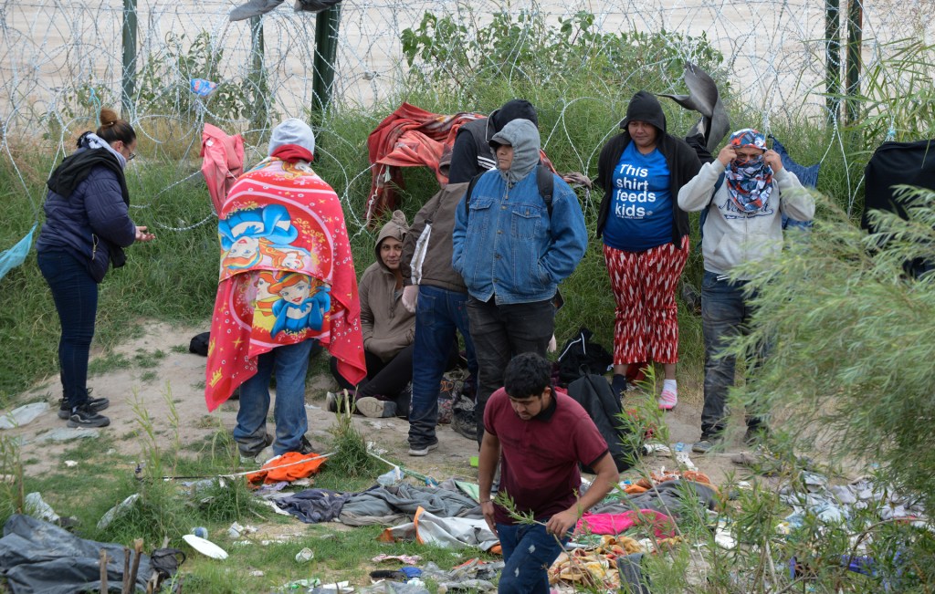 Temporada de frío agrava la crisis humanitaria en la frontera norte de México - temporada-de-frio-agrava-la-crisis-humanitaria-en-la-frontera-norte-de-mexico-2-1-1024x651