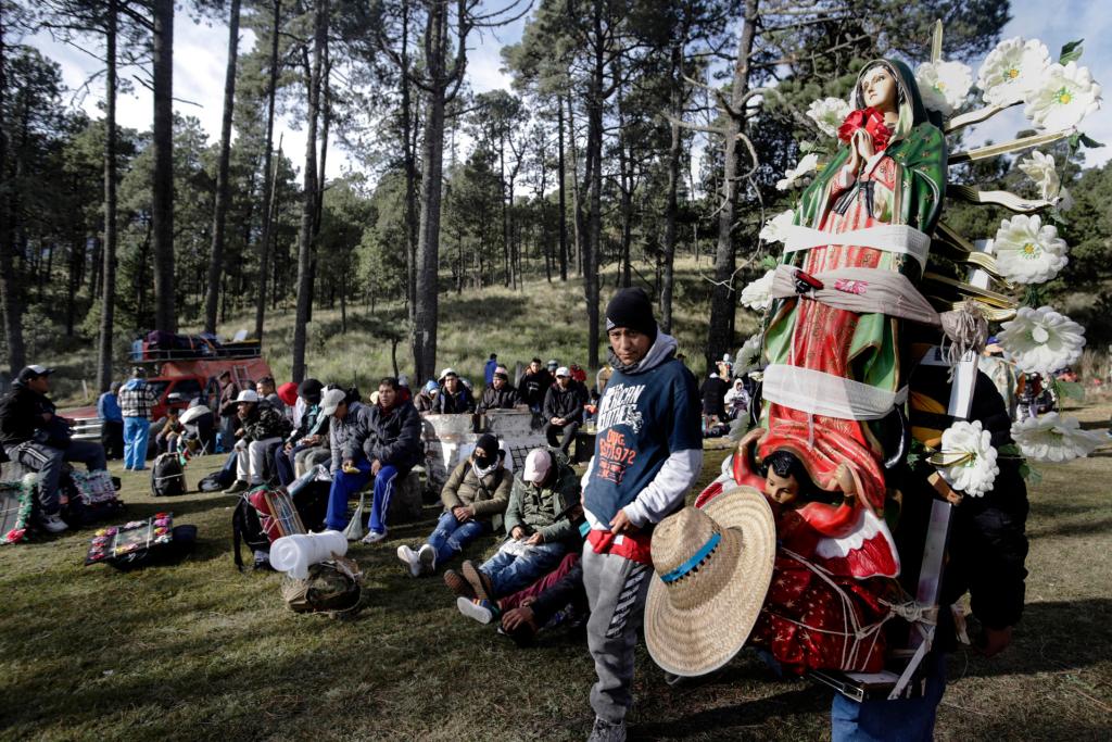 Peregrinos desbordan su fe en la Virgen de Guadalupe caminando hacia la Basílica - peregrinos-puebla-virgen-de-guadalupe-2-1024x683