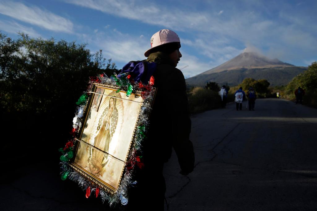 Peregrinos desbordan su fe en la Virgen de Guadalupe caminando hacia la Basílica - peregrinos-puebla-virgen-de-guadalupe-4-1024x683