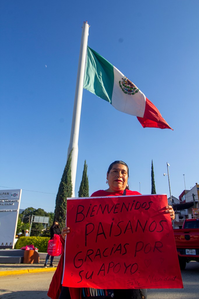 Querétaro recibe una caravana de paisanos migrantes que vuelven desde EE.UU. - queretaro-recibe-una-caravana-de-paisanos-migrantes-que-vuelven-desde-eeuu-3-683x1024