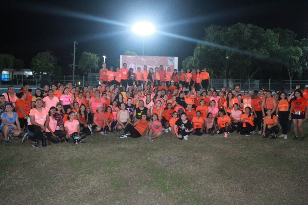 Realizan con éxito la mega clase “Día Naranja: Bailando contra la violencia”