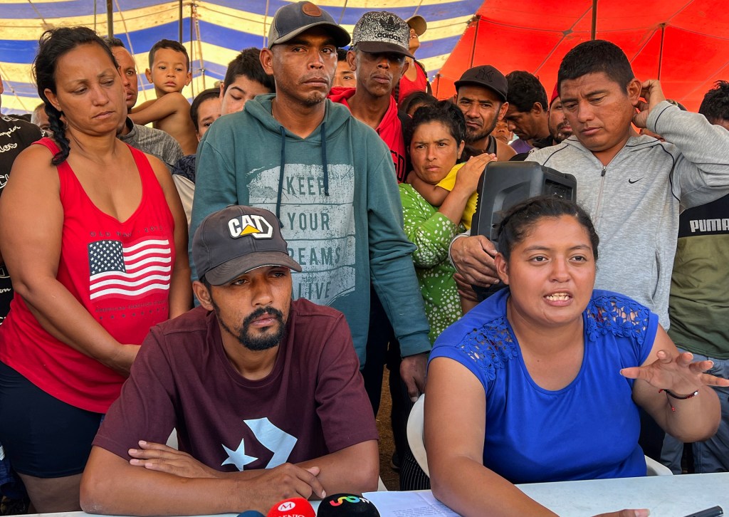 Caravana migrante se quedará en Oaxaca para exigir ayuda del gobierno federal - caravana-migrante-se-quedara-en-oaxaca-para-exigir-ayuda-del-gobierno-federal-2-1024x726