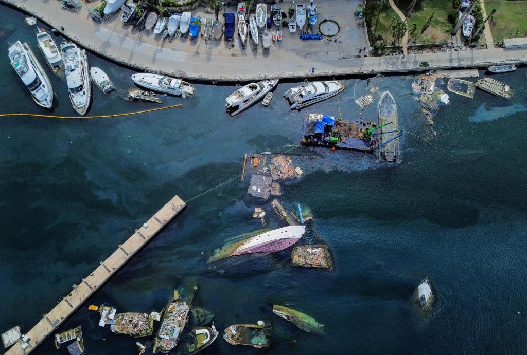 La contaminación marina aún azota al puerto de Acapulco a 80 días del golpe de Otis - hundimiento-de-embarcaciones-en-acapulco-por-huracan-otis-1024x691