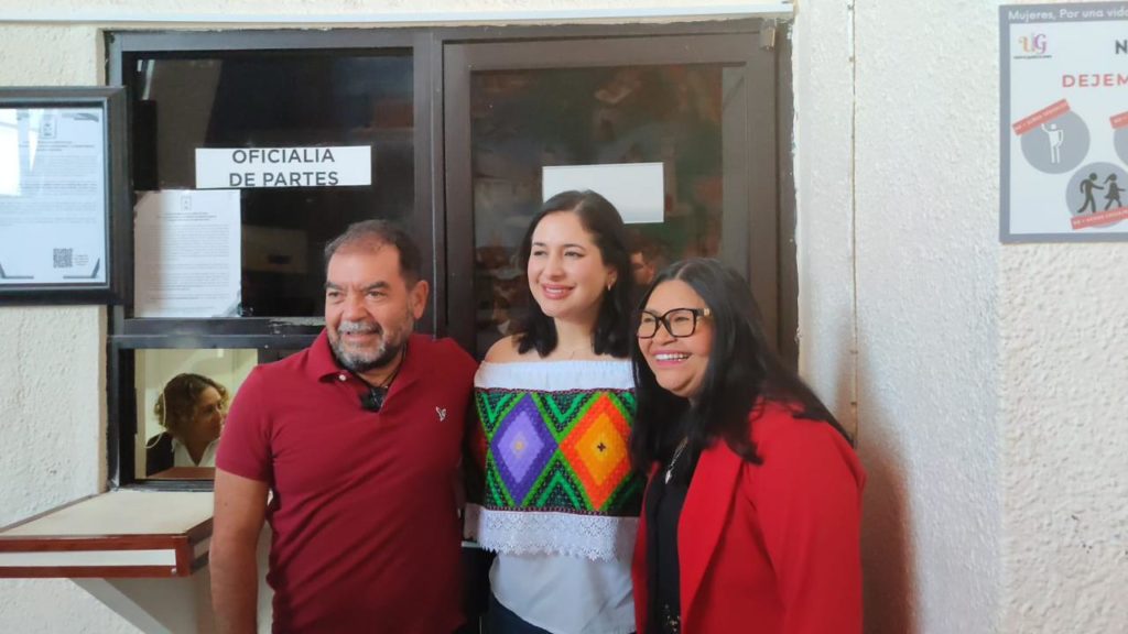 Formaliza Estefania su cambio a Morena en el Congreso del Estado