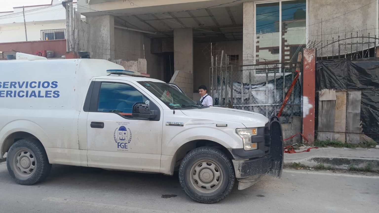 Caen y fallece albañil de un edificio en construcción en la Colosio