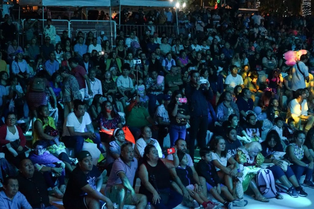 Carlos Rivera enamora a playenses en carnaval 2024