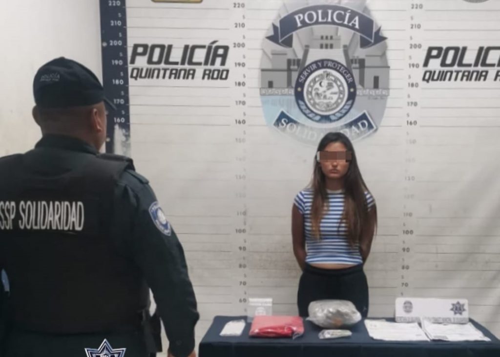 Detienen a mujer por consumir y portar drogas en la Colosio