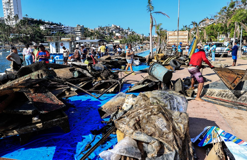 Acapulco celebra torneo de pesca de basura para limpiar el mar tras Otis - acapulco-celebra-torneo-de-pesca-de-basura-para-limpiar-el-mar-tras-otis-4-1024x662