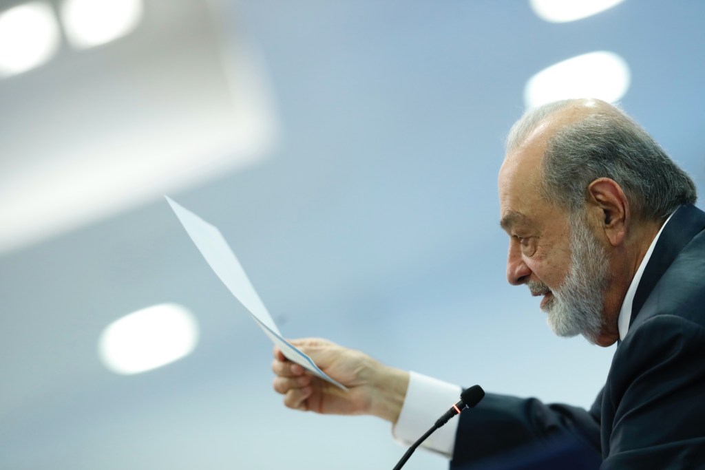 Carlos Slim niega que se haya beneficiado en este sexenio - carlos-slim-niega-que-se-haya-beneficiado-del-gobierno-de-amlo-y-asegura-que-telmex-ya-no-es-negocio-1024x683