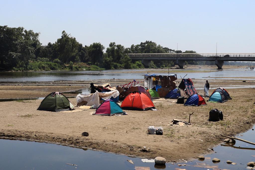 Frontera sur de México resiente la agudización del éxodo de Venezuela - campamento-migrante-improvisado-en-tapachula-1024x683