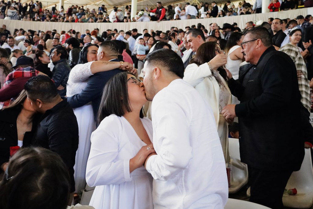 Migrantes encuentran en Tijuana el lugar idóneo para entrelazar sus vidas en matrimonio - bodas-tijuana2-1024x683