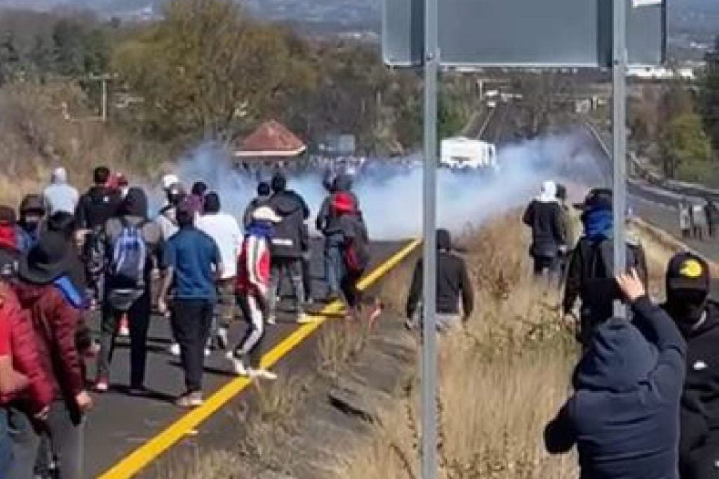 enfrentamiento normalistas Tiripetío policías Michoacán