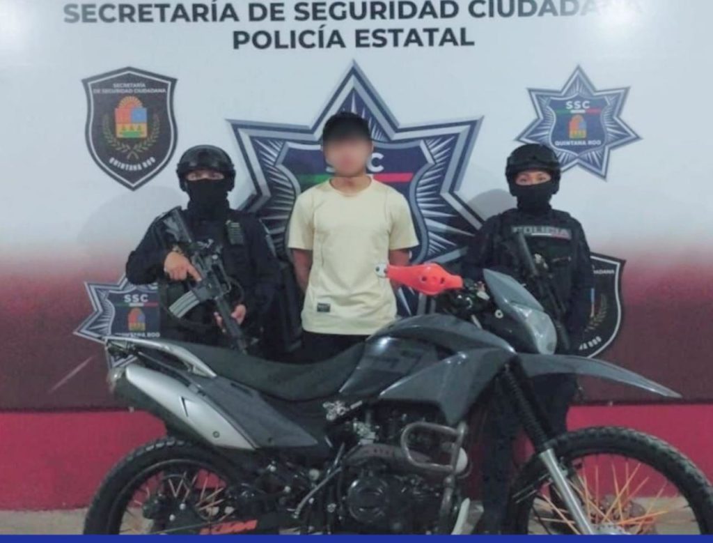 Detienen a menor de edad conduciendo una moto robada en Cancún