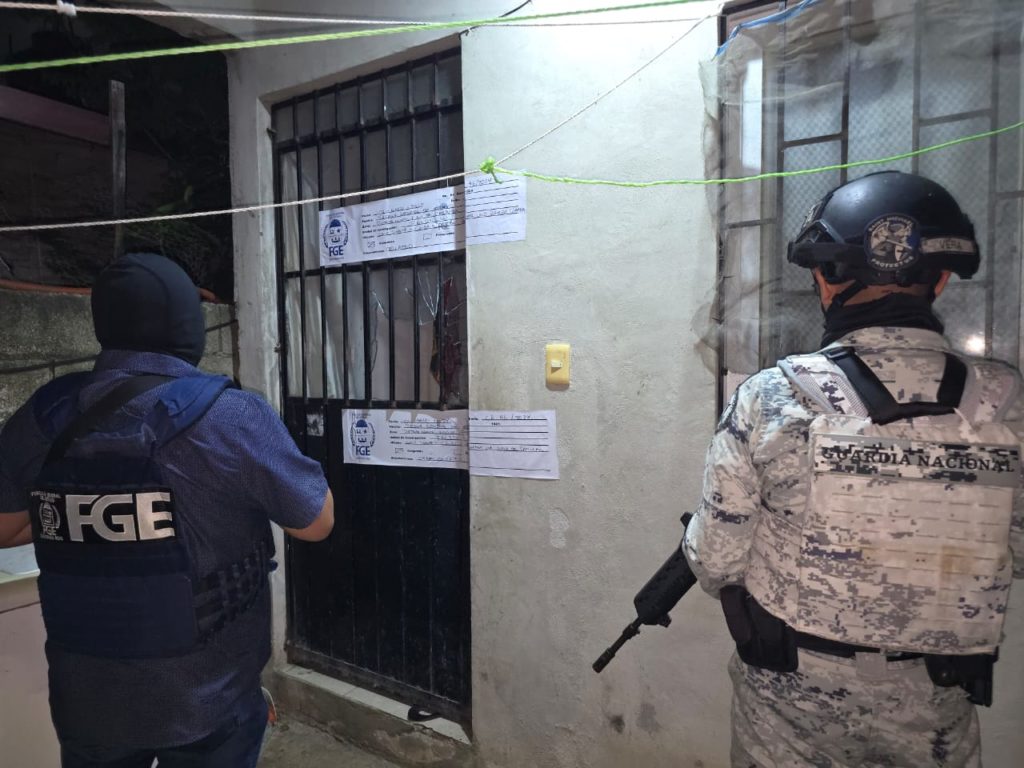 Aseguran drogas, vehículos y cartuchos útiles en tres cateos en Cancún y Playa