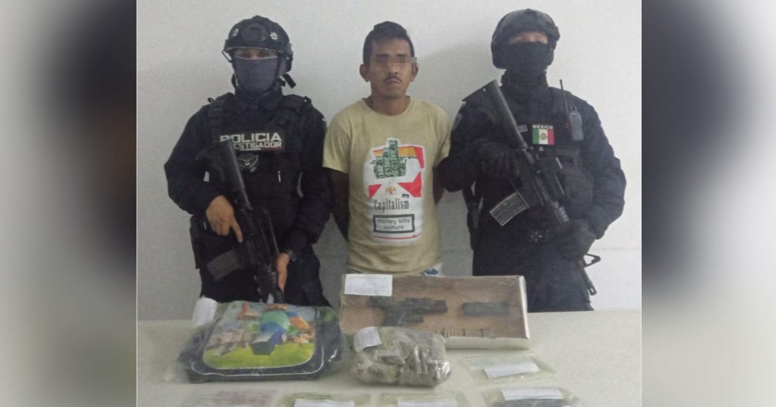 Con las manos en la mota detienen a sujeto en Tulum ; traía 60 bolsas de hierba