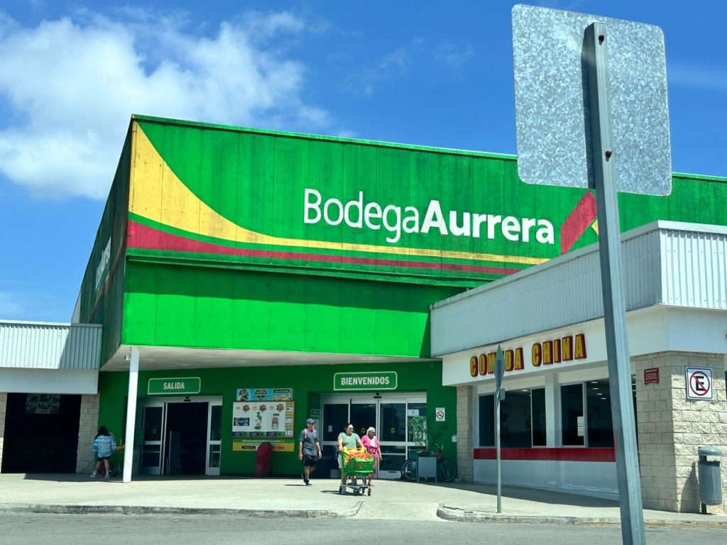 Niegan a WalMart amparo por la clausura de tienda en ayuntamiento de Solidaridad