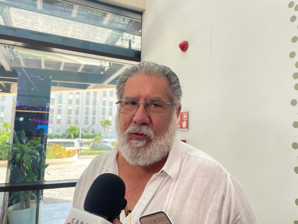 Piden regular tarifas de transporte en el aeropuerto de Tulum, advierten abusos a viajeros en Semana Santa