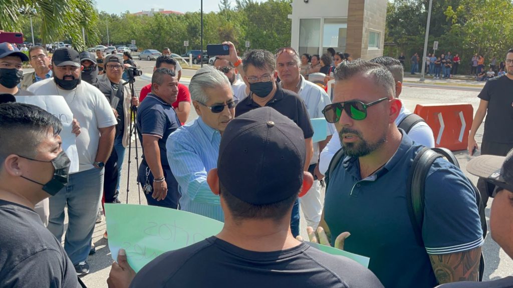 TRAS ATAQUE ARMADO: Protestan operadores de Uber en Cancún, exigen seguridad