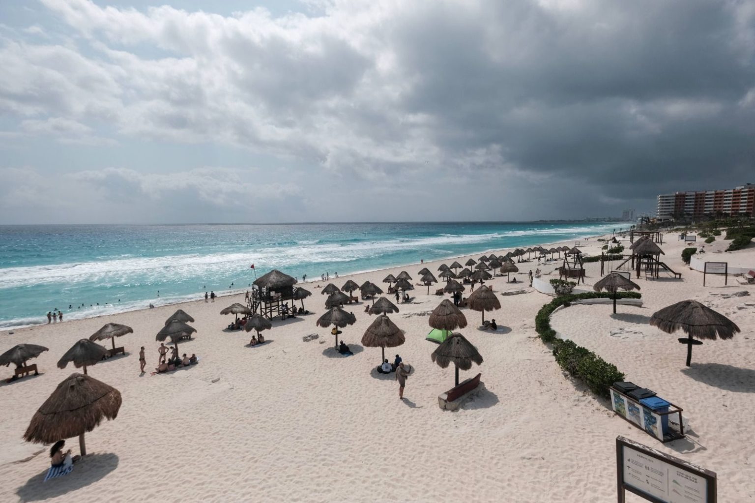 Mal inicio de semana santa para el sector náutico con motivo de la surada que mantiene paralizadas todas sus actividades