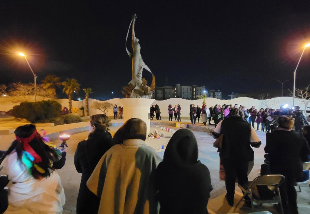 Honran a mujeres asesinadas en Ciudad Juárez, epicentro de los feminicidios en México - vigilia-en-ciudad-juarez-con-motivo-del-8m-por-victimas-de-feminicidio-1024x709