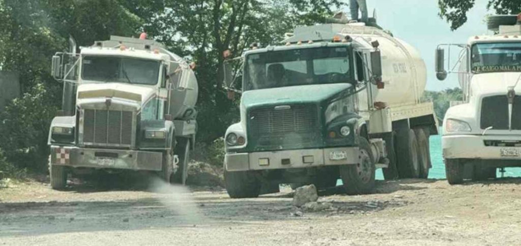 Extraen agua con pipas de comunidad en Quintana Roo para utilizarla en las obras del Tren Maya