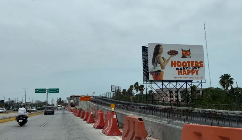 Avanza retiro de anuncios espectaculares en Cancún