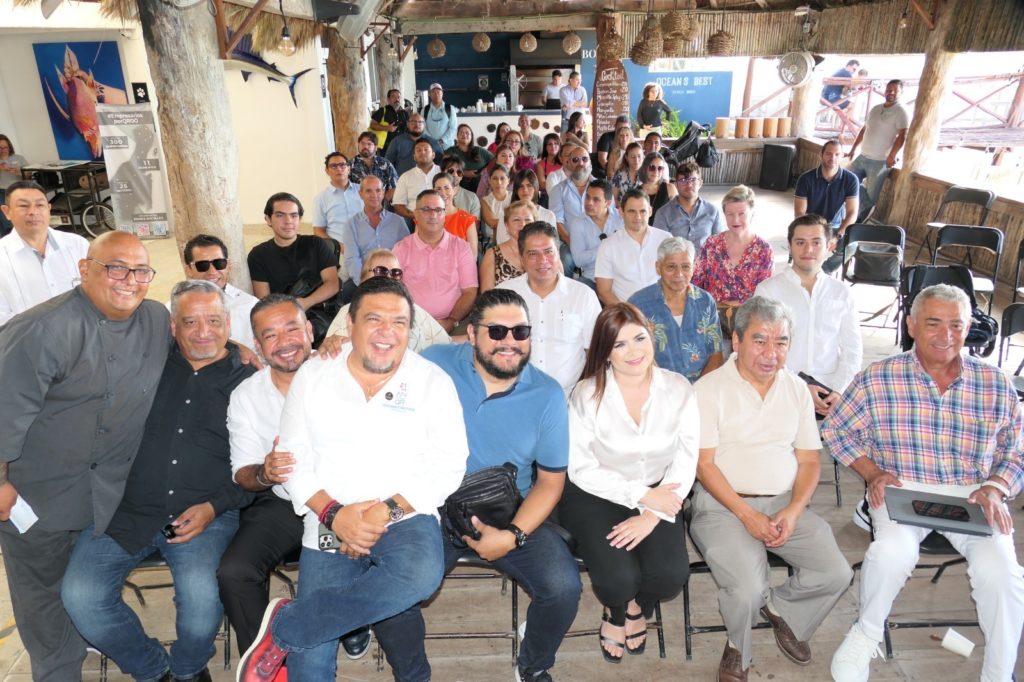 Ofrece Fernanda Alvear seguridad y crecimiento económico en Puerto Morelos