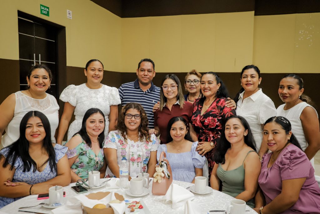 Yensunni Martínez felicita de corazón a las Educadoras y Educadores del municipio capitalino