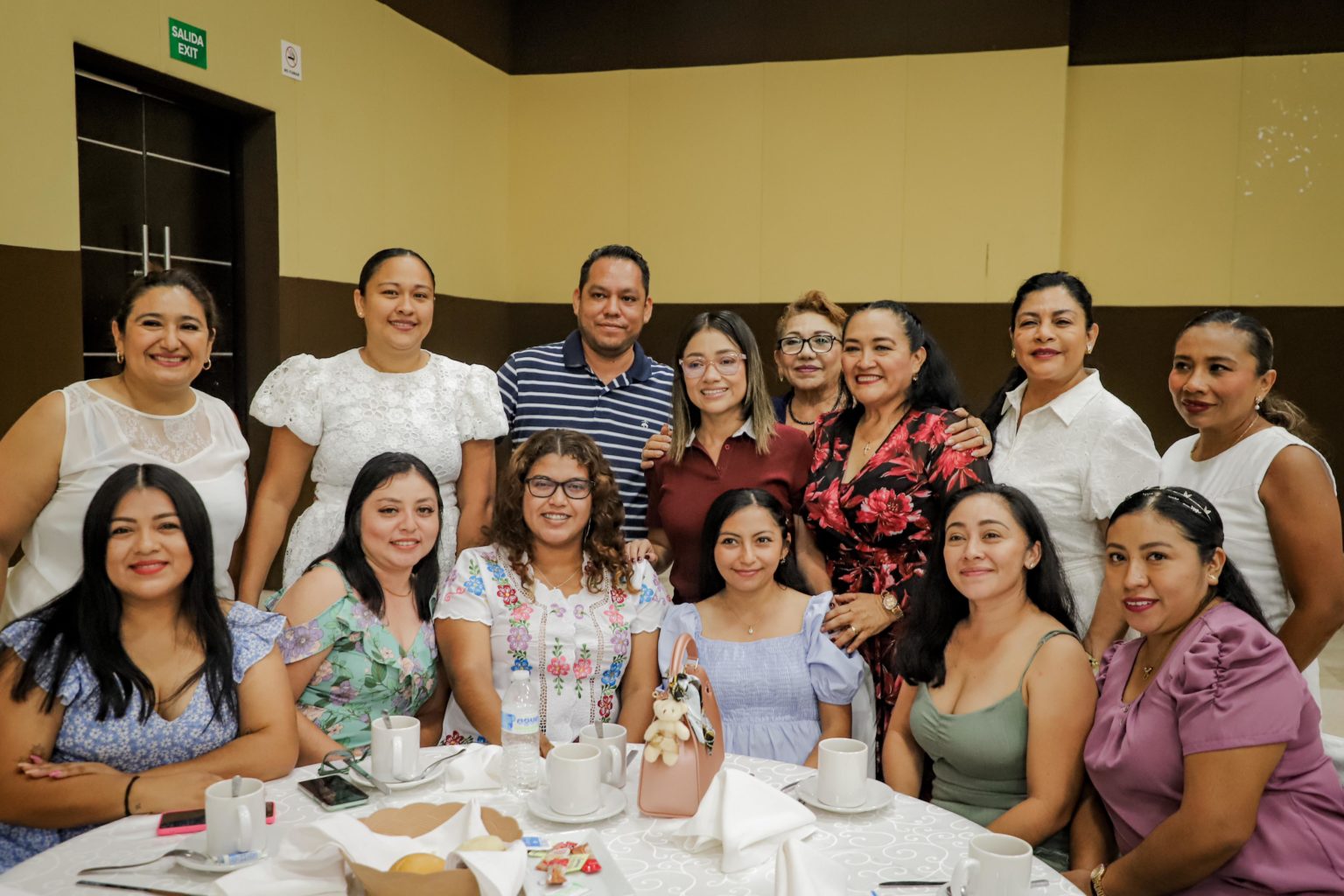 Yensunni Martínez felicita de corazón a las Educadoras y Educadores del municipio capitalino