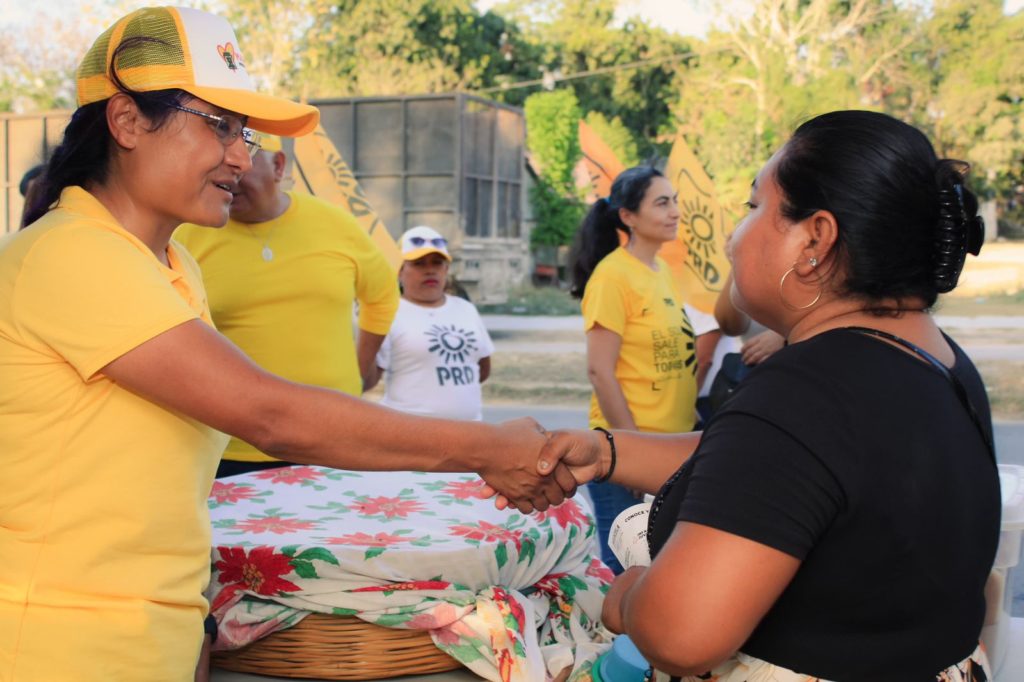 Marcela Rojas se compromete a mejorar los servicios de salud en Othón P. Blanco