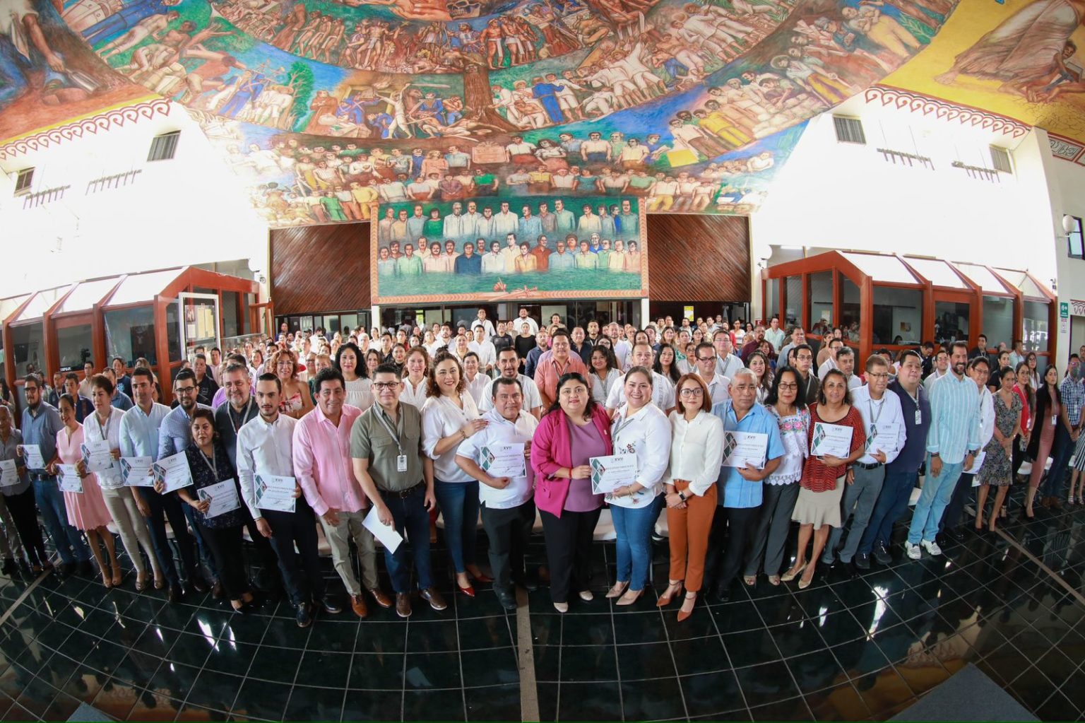 Entrega XVII Legislatura estímulos y reconocimientos a personal sobresaliente