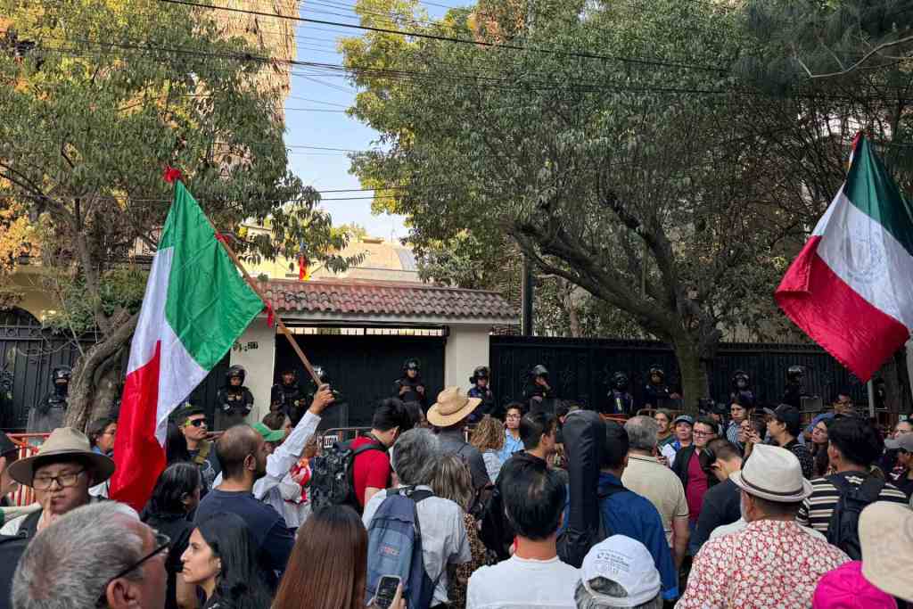 protesta embajada de Ecuador en México