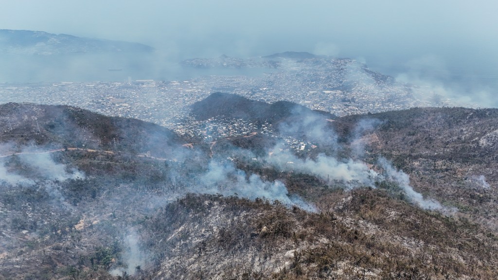 México registra 129 incendios forestales activos - incendios-1024x576
