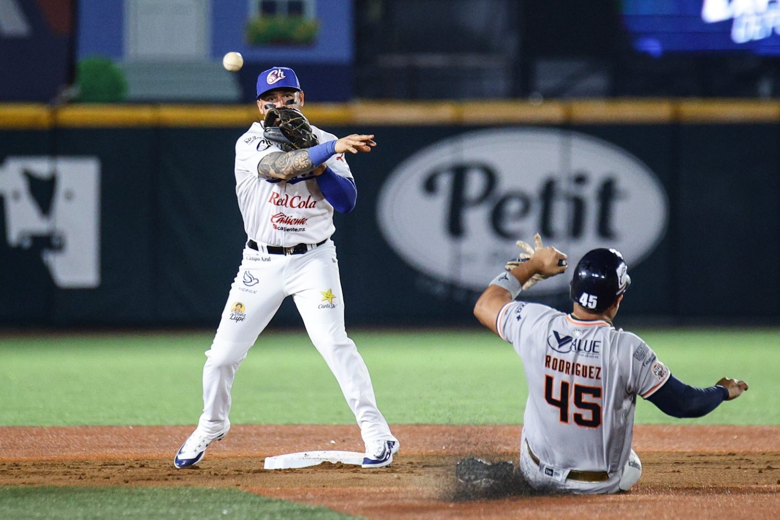 El bengalí Alexis Wilson iguala récord con el poder de su brazo