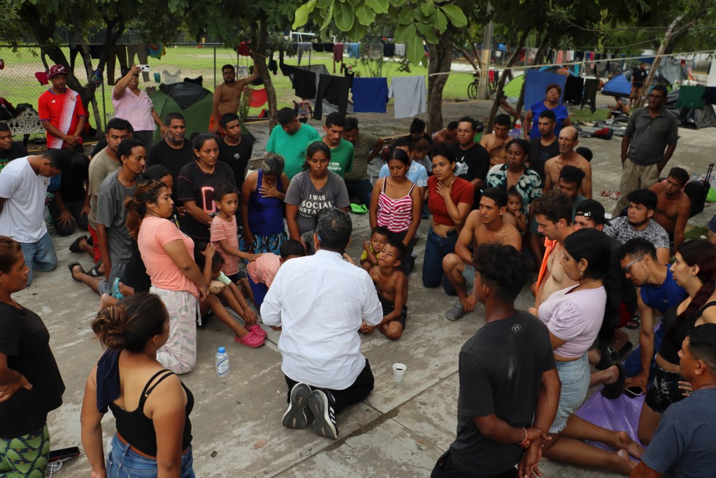 Organizaciones llevan alimentos a caravana migrante que avanza por México - caravana-migrante-1024x683