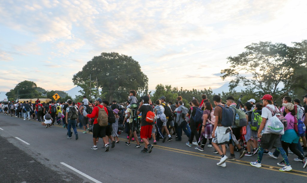 Parte nueva caravana con unos 3 mil migrantes desde Ciudad Hidalgo, en Chiapas - parte-nueva-caravana-con-unos-3-mil-migrantes-desde-ciudad-hidalgo-en-chiapas-2-1024x613